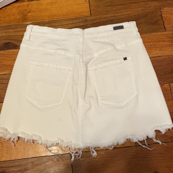 White mini skirt - Picture 3 of 3